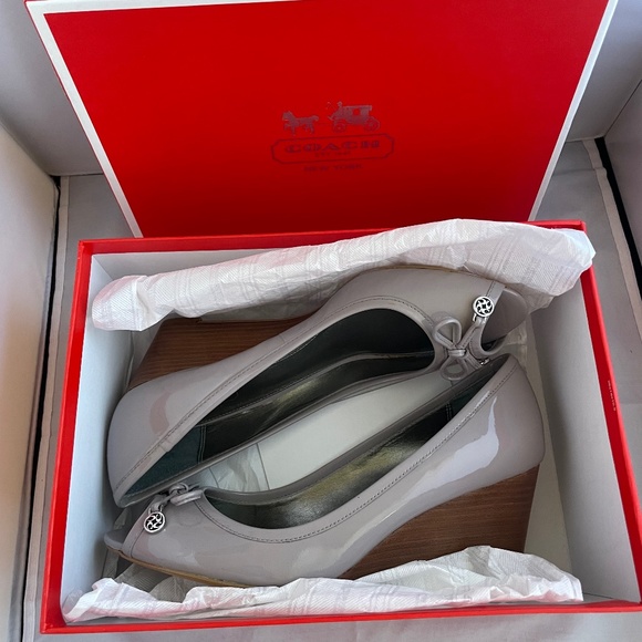 Coach Paolo Peep Toe Lavender Purple Patent Leather Wedges Pump - Size 7.5 - Picture 1 of 6